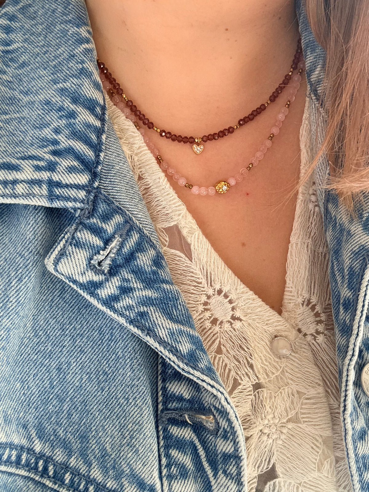 Collier ELSA avec ses perles à facettes colorées, hématite et pendentif