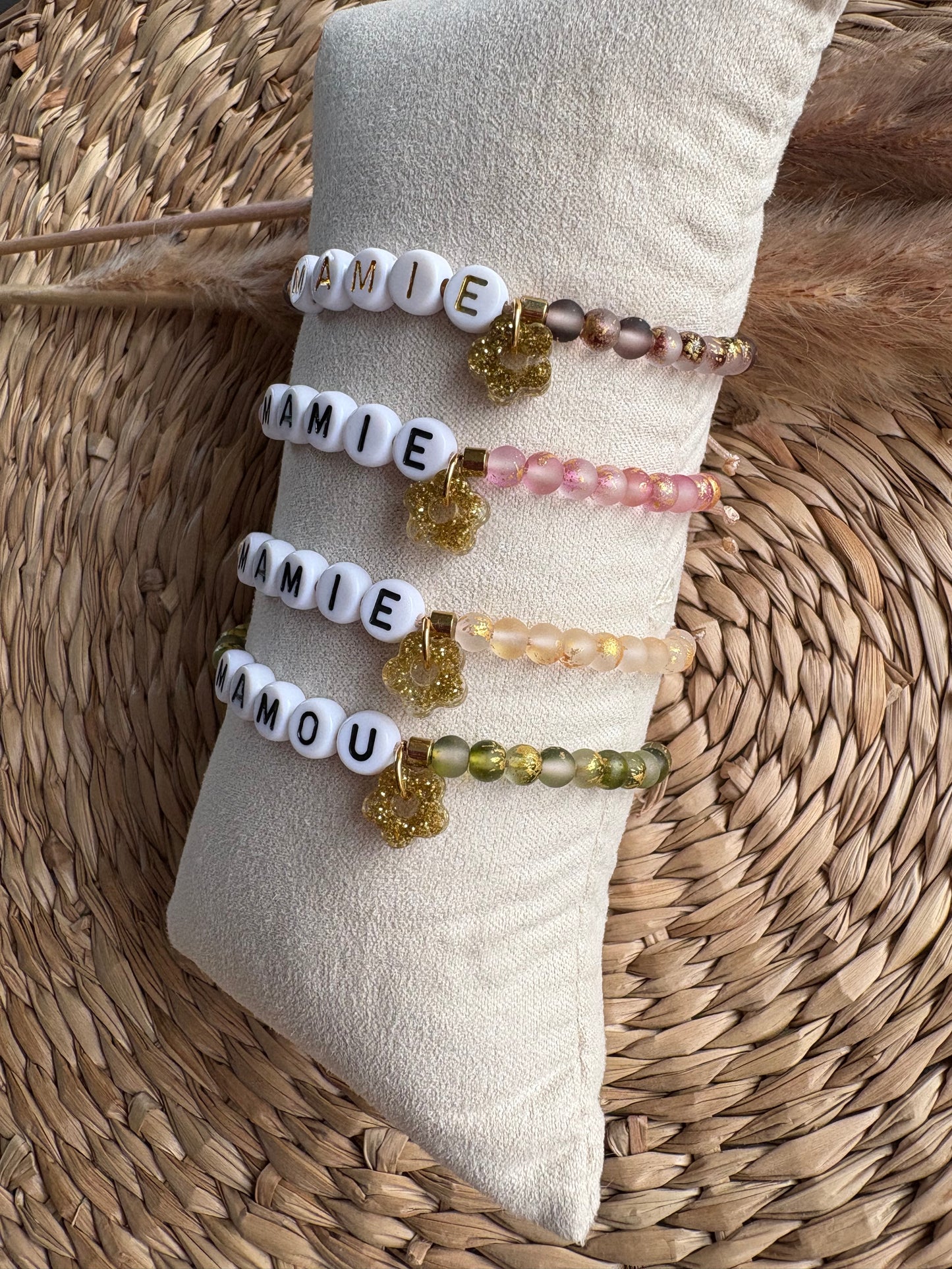 Bracelet et carte personnalisés pour la fête des Mamies