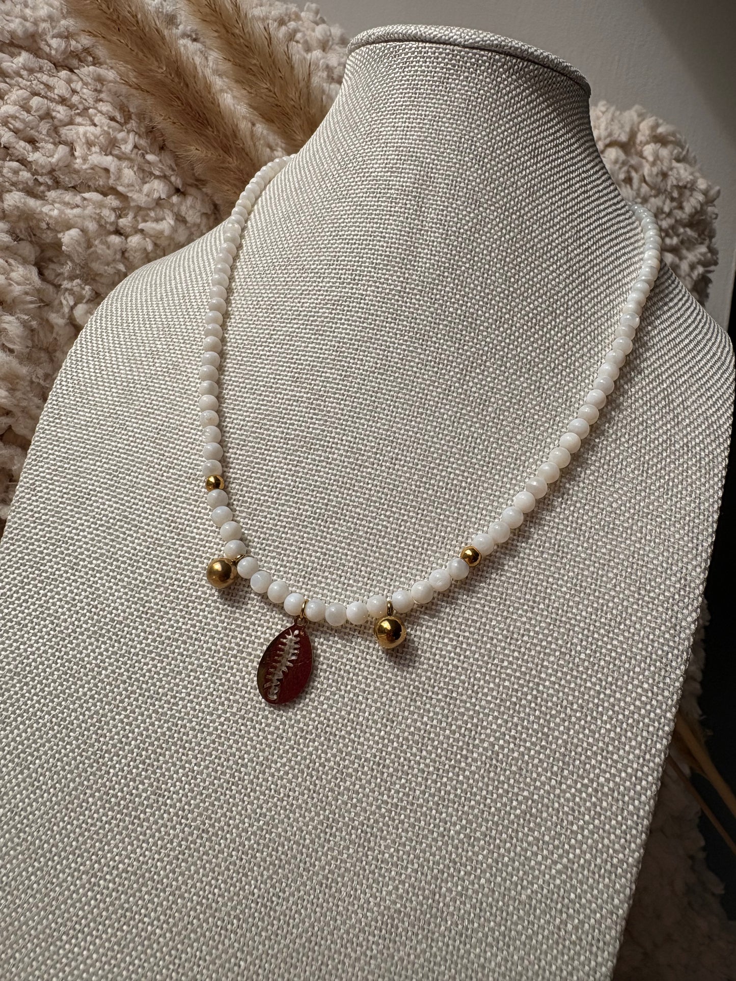 Collier CAURI en coquillage et acier inoxydable