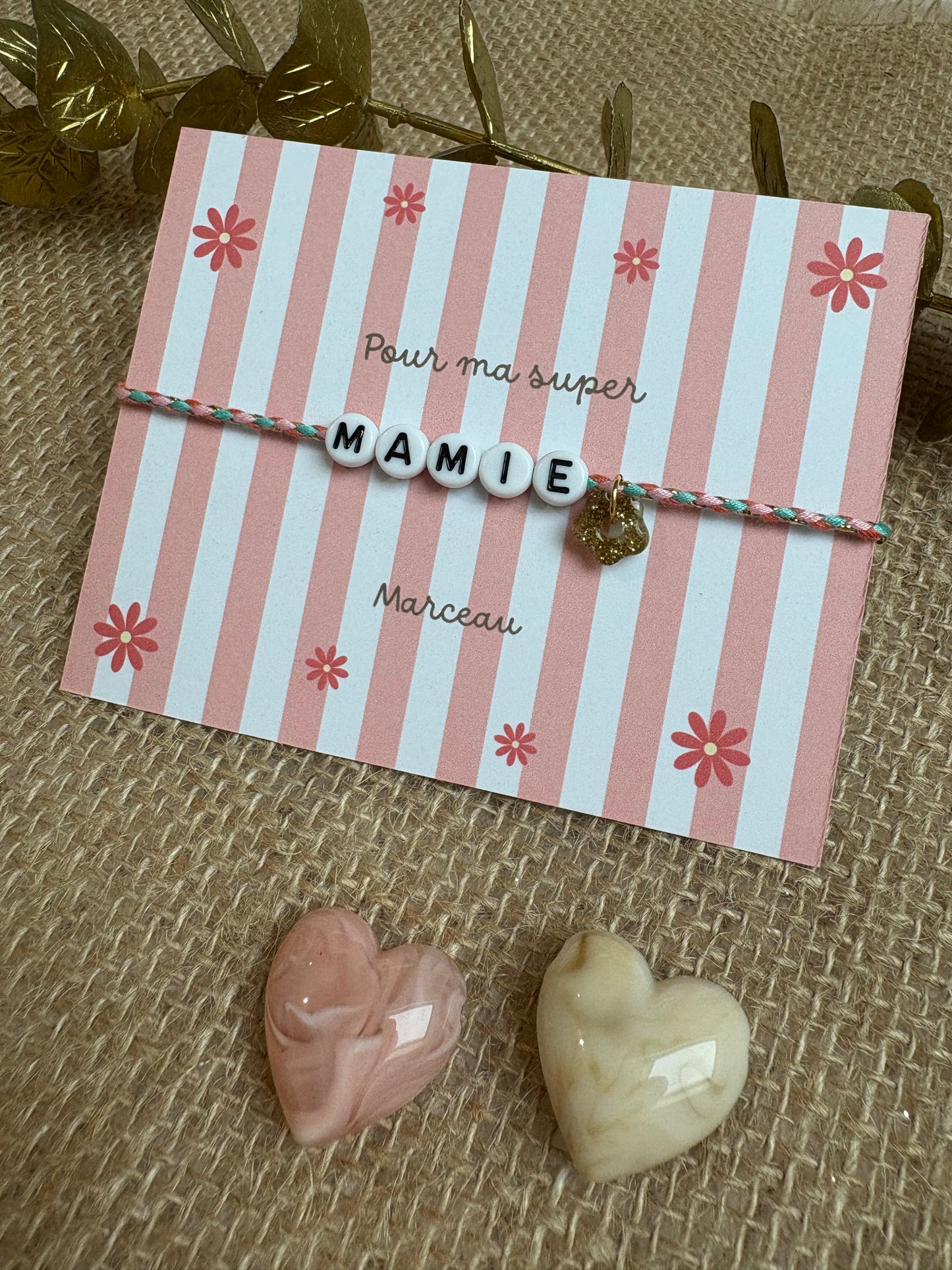 Bracelet et carte personnalisés pour la fête des Mamies