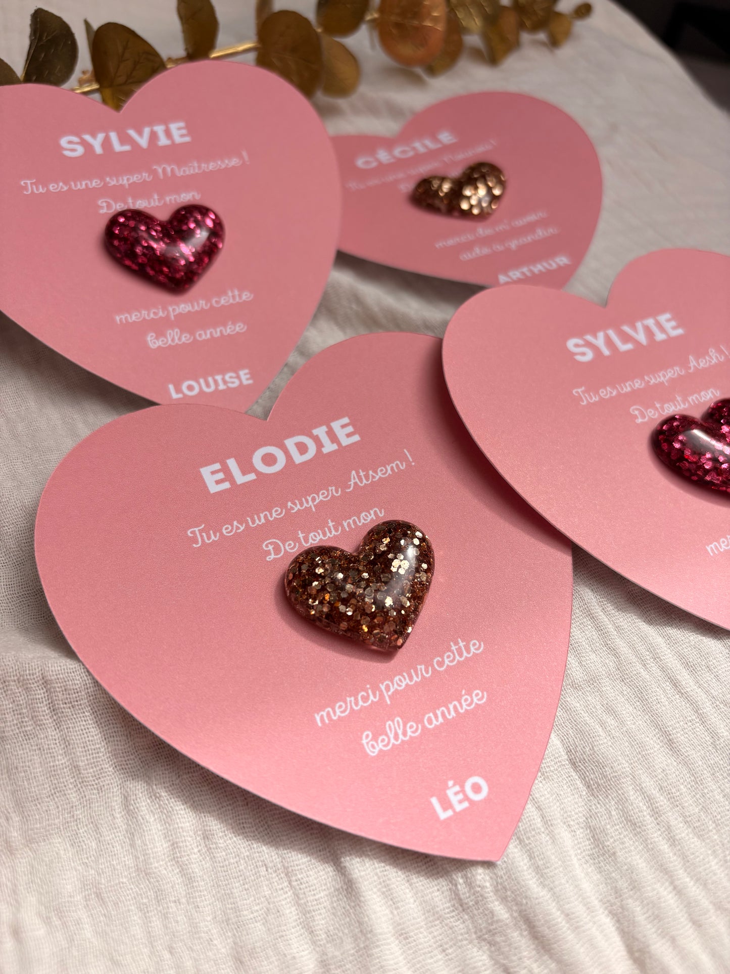 Pins cœur & carte personnalisable cadeau fin d’année scolaire (nounou, atsem, maîtresse…)