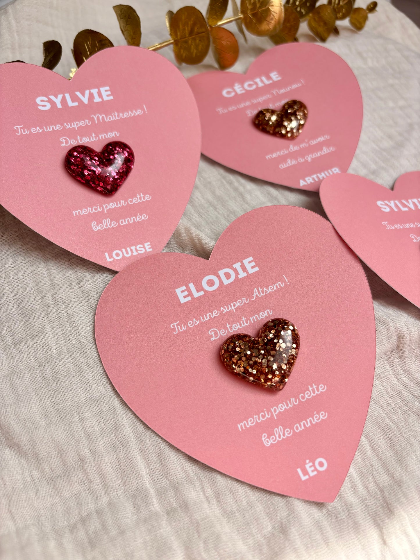 Pins cœur & carte personnalisable cadeau fin d’année scolaire (nounou, atsem, maîtresse…)