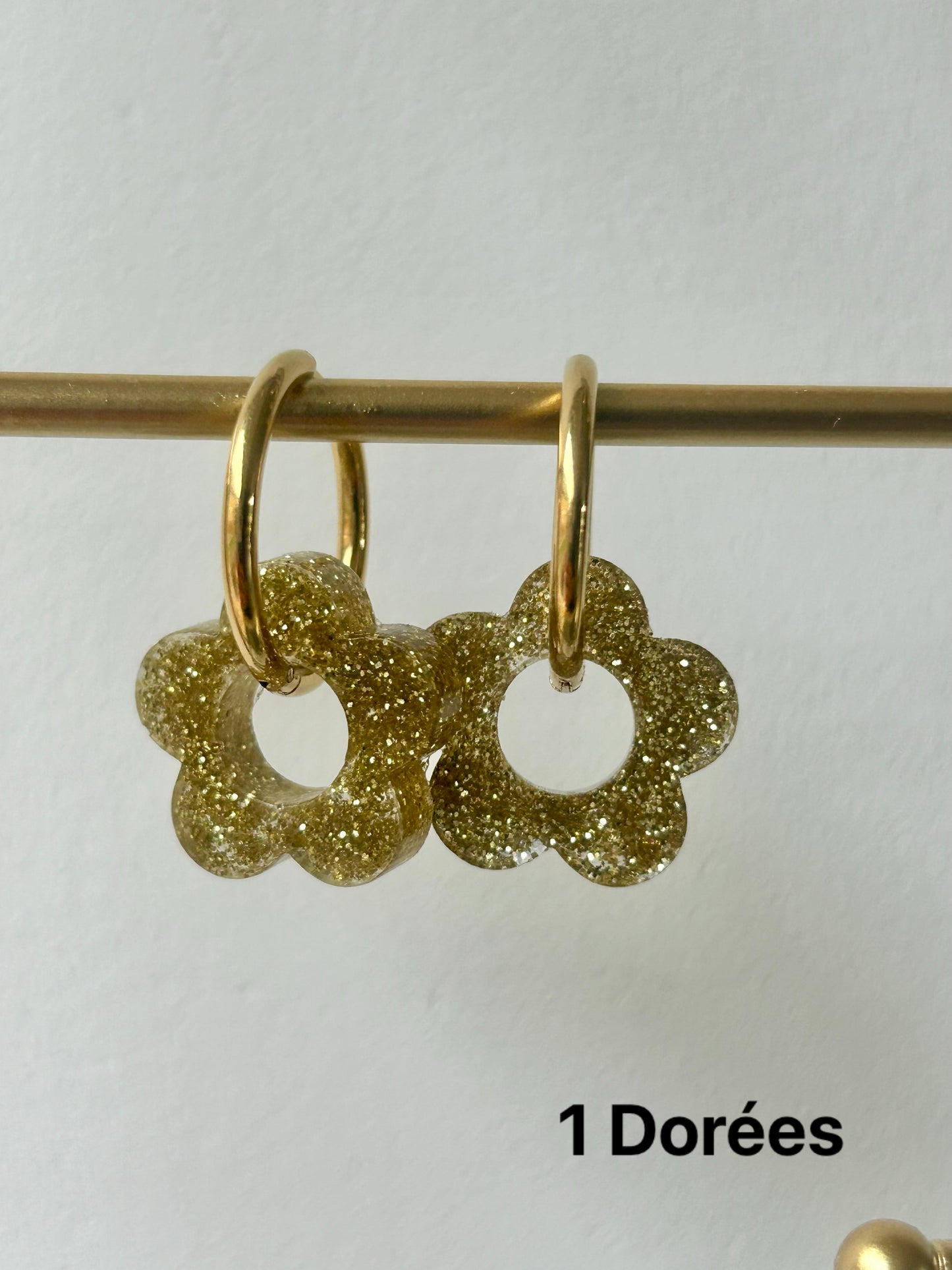 Boucles d’oreilles fleurs pailletées