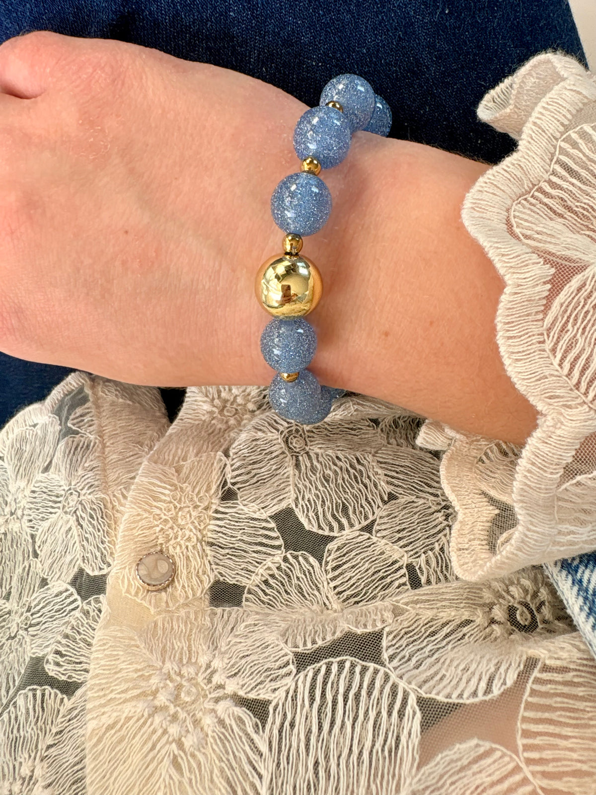 Bracelet ELIA perles en résine bleu et doré