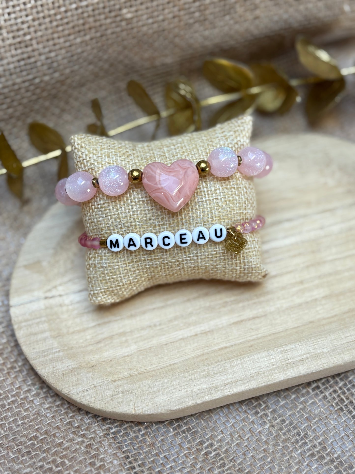 Bracelet personnalisé et sa fleur pailletée en résine