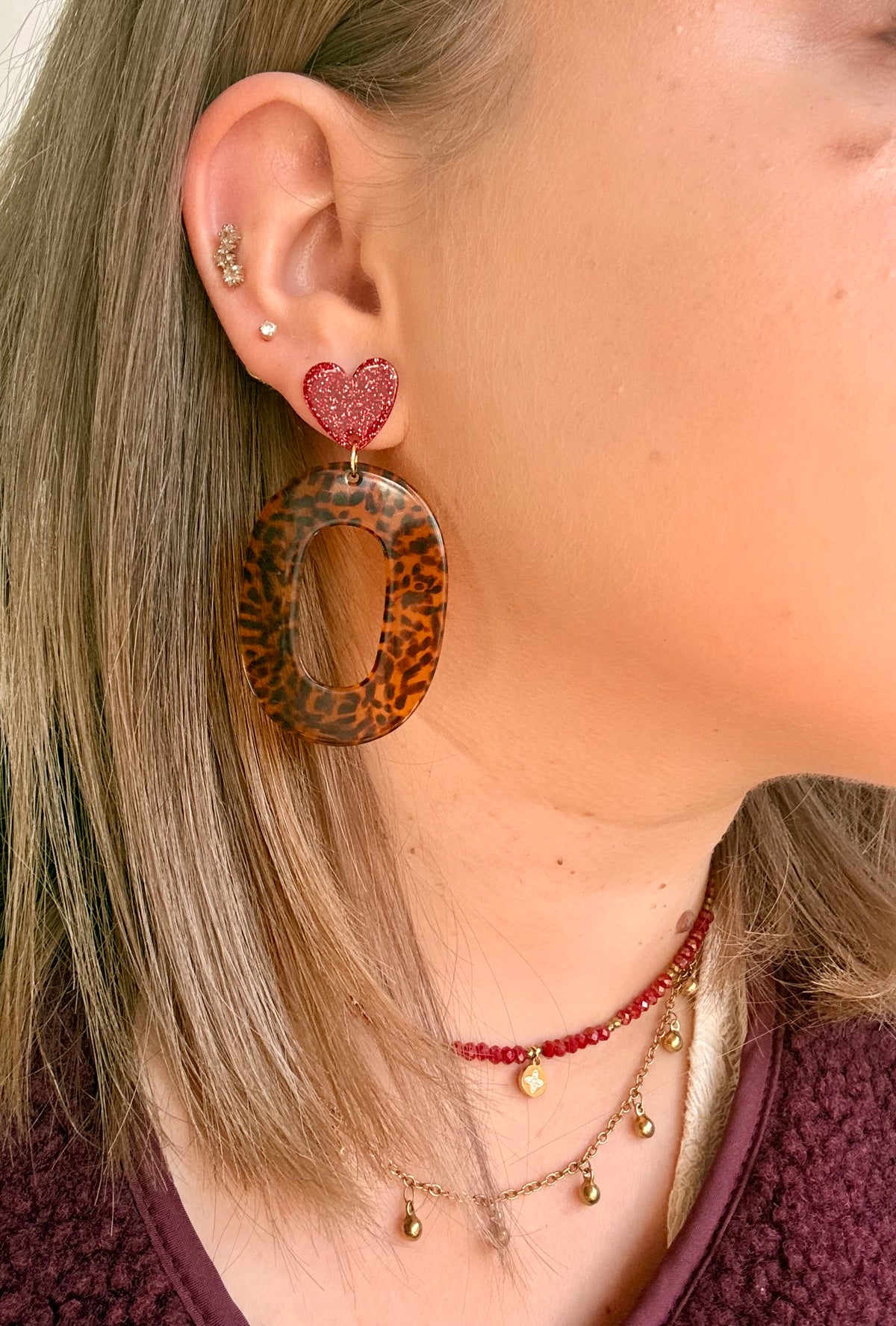 Collier ELSA avec ses perles à facettes colorées, hématite et pendentif