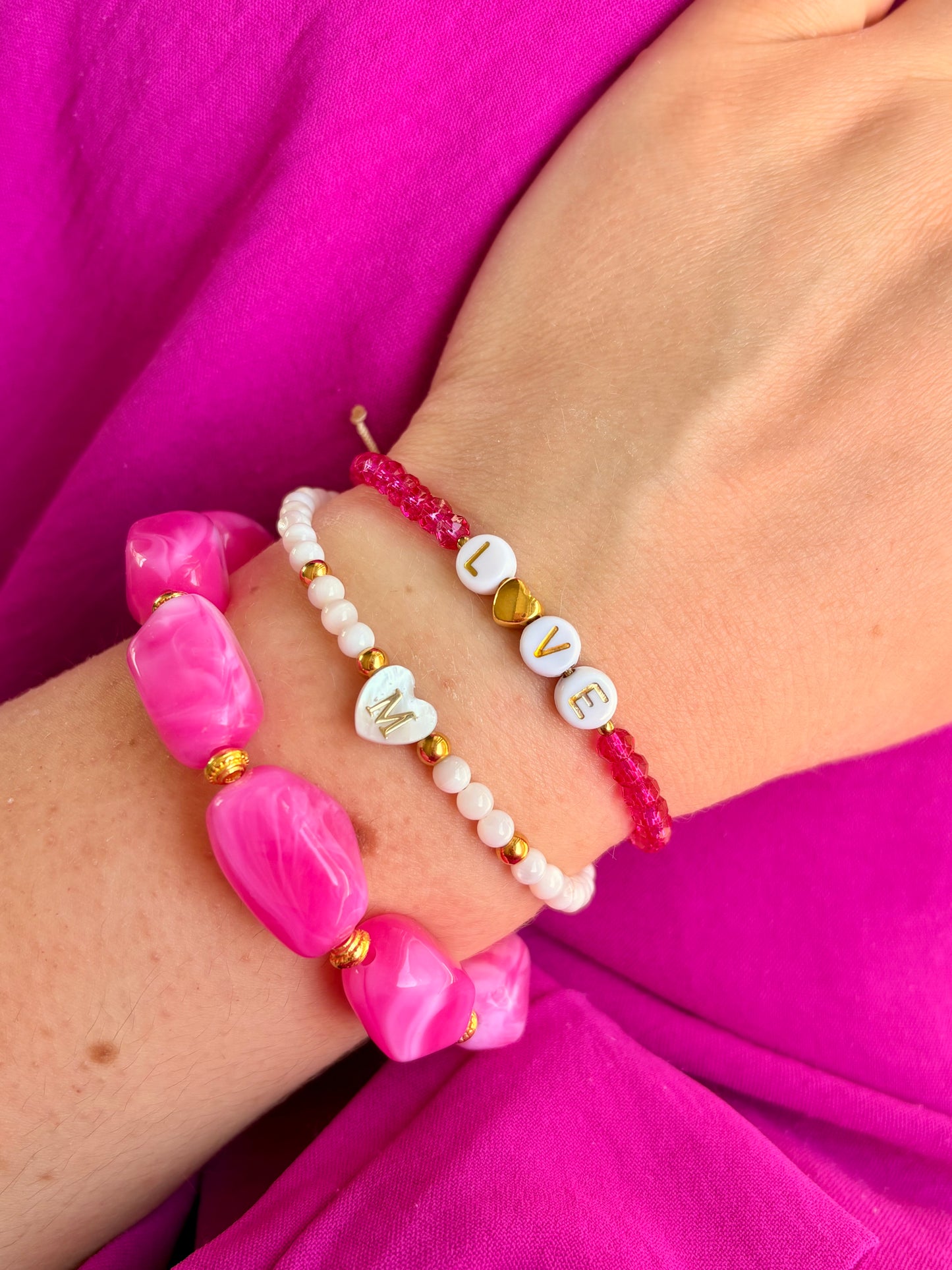Bracelet initiale acier inoxydable et perles en coquillage