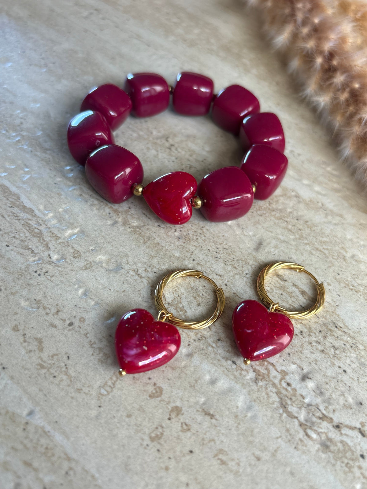Bracelet PAOLA perles en résine et coeur bordeaux