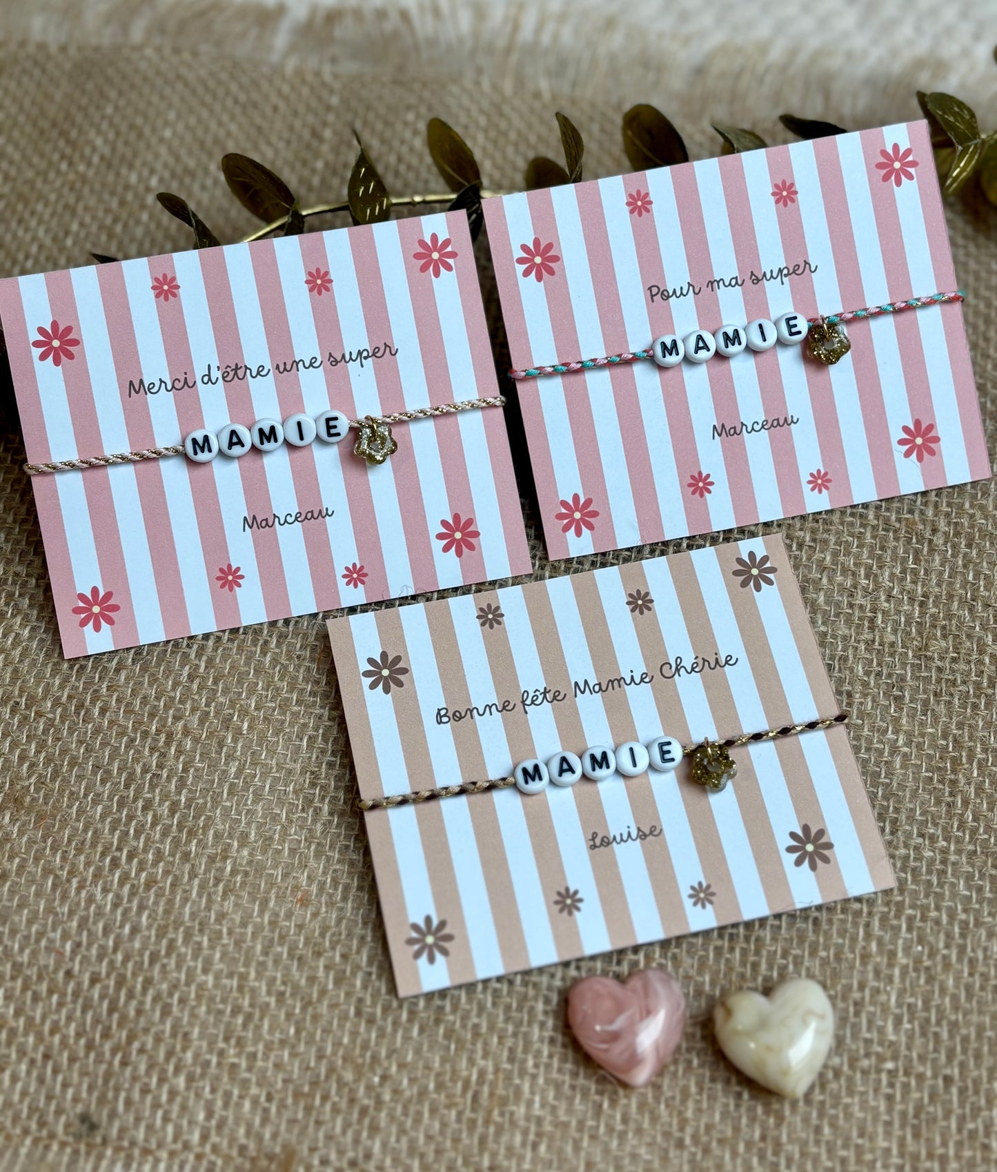 Bracelet et carte personnalisés pour la fête des Mamies