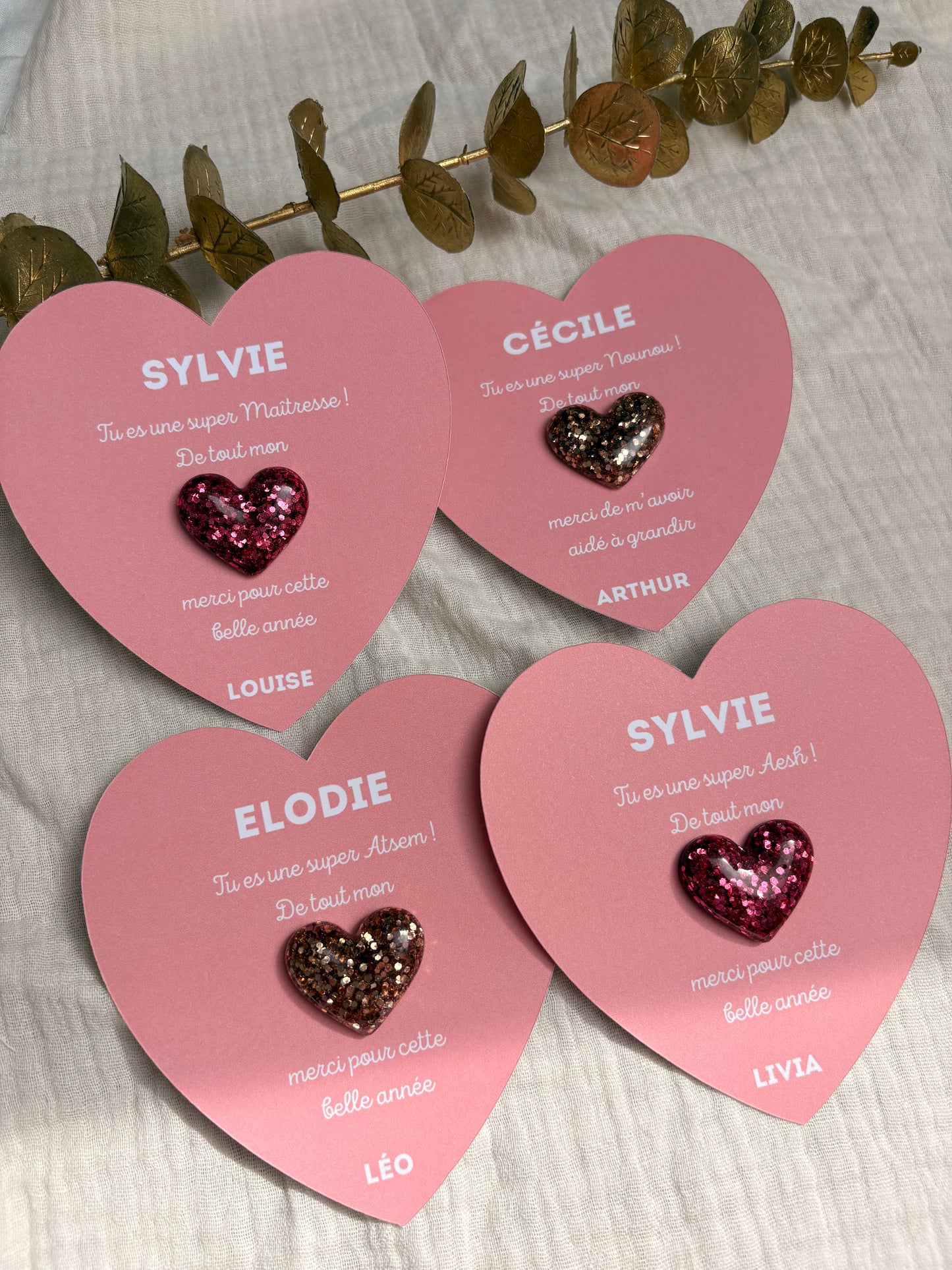 Pins cœur & carte personnalisable cadeau fin d’année scolaire (nounou, atsem, maîtresse…)