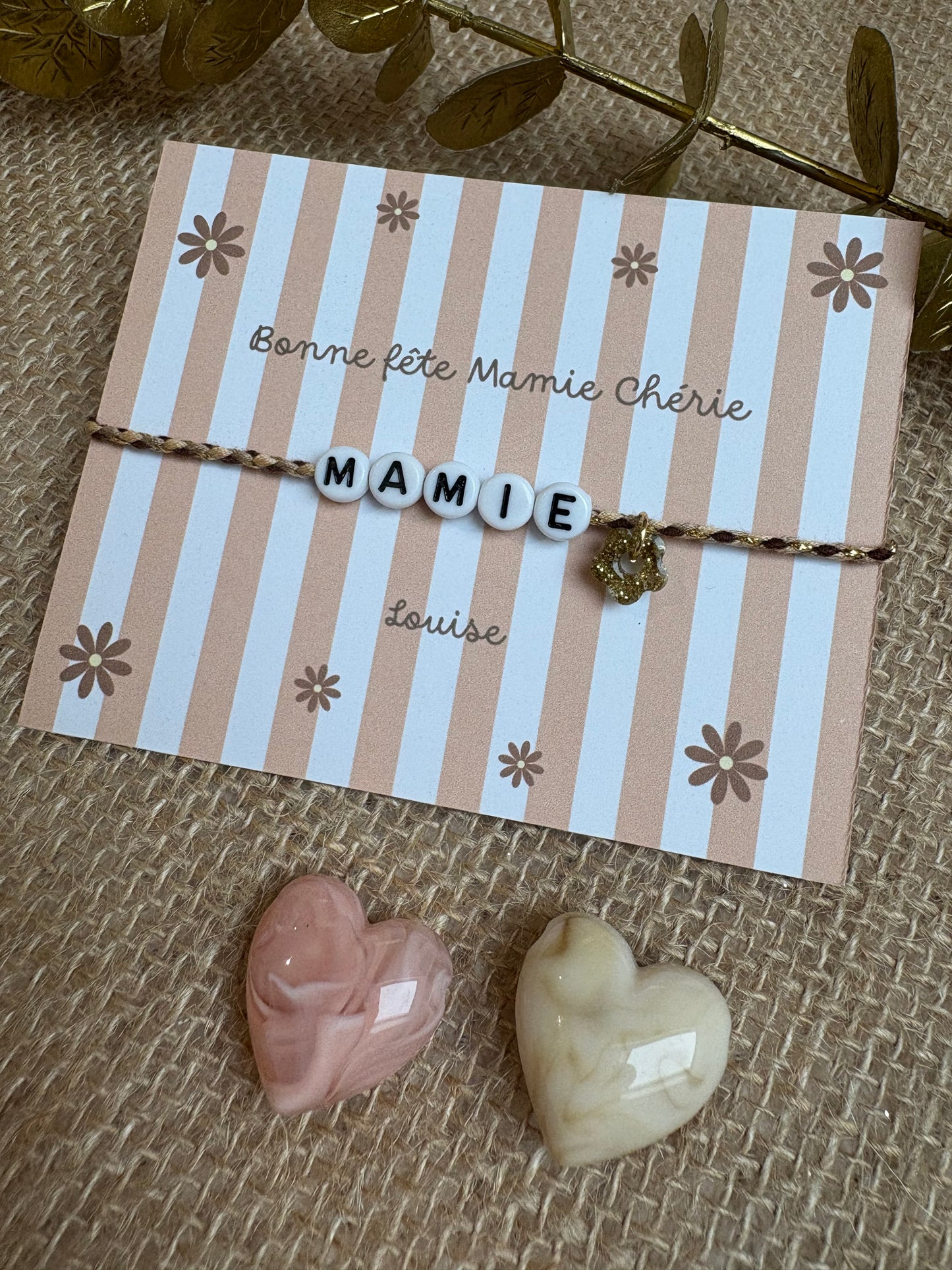 Bracelet et carte personnalisés pour la fête des Mamies