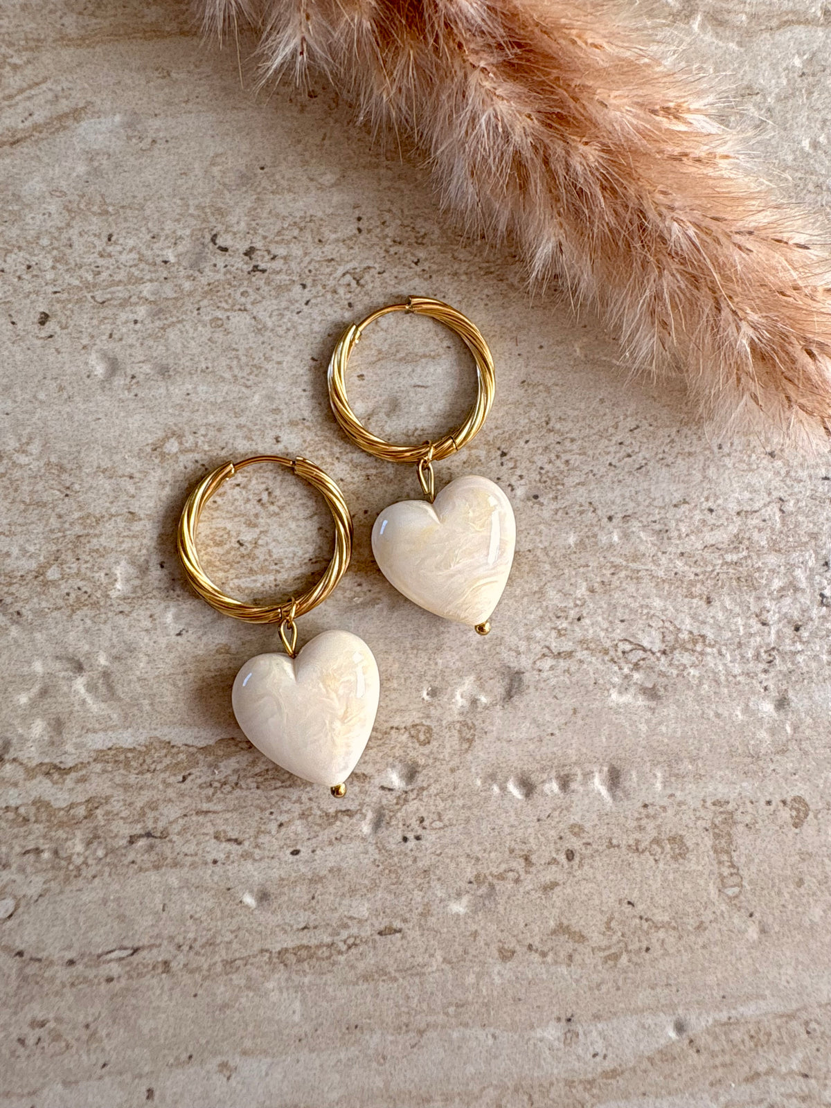 Collier EVA beige, coeur en résine, sur chaîne en acier inoxydable