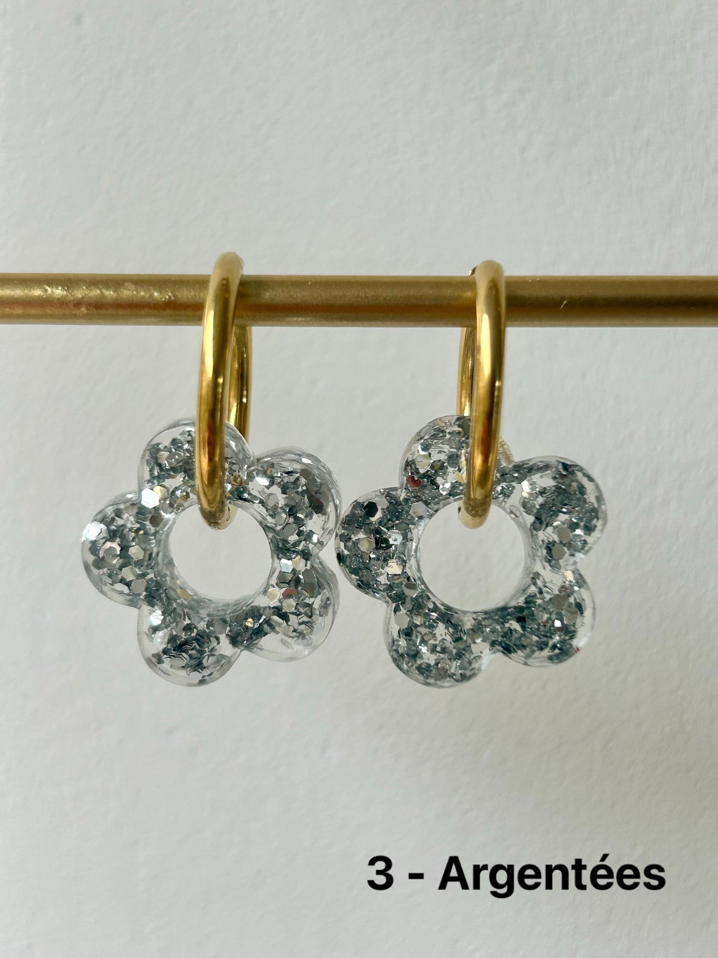 Boucles d’oreilles fleurs pailletées