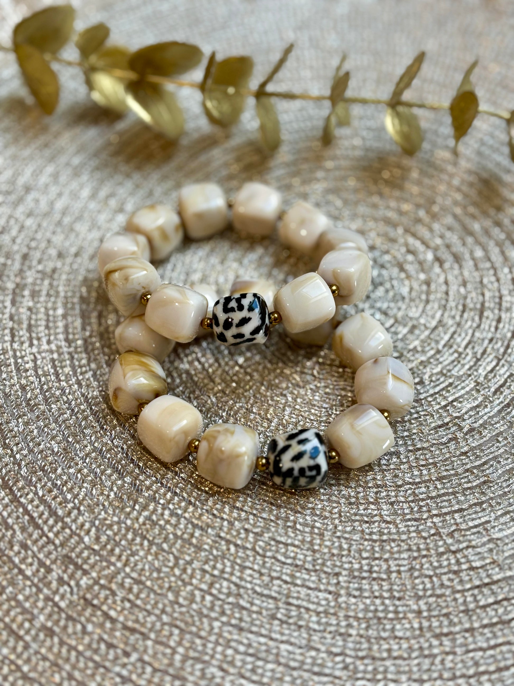 Bracelet grosses perles beiges et léopard - bijoux fait main femme