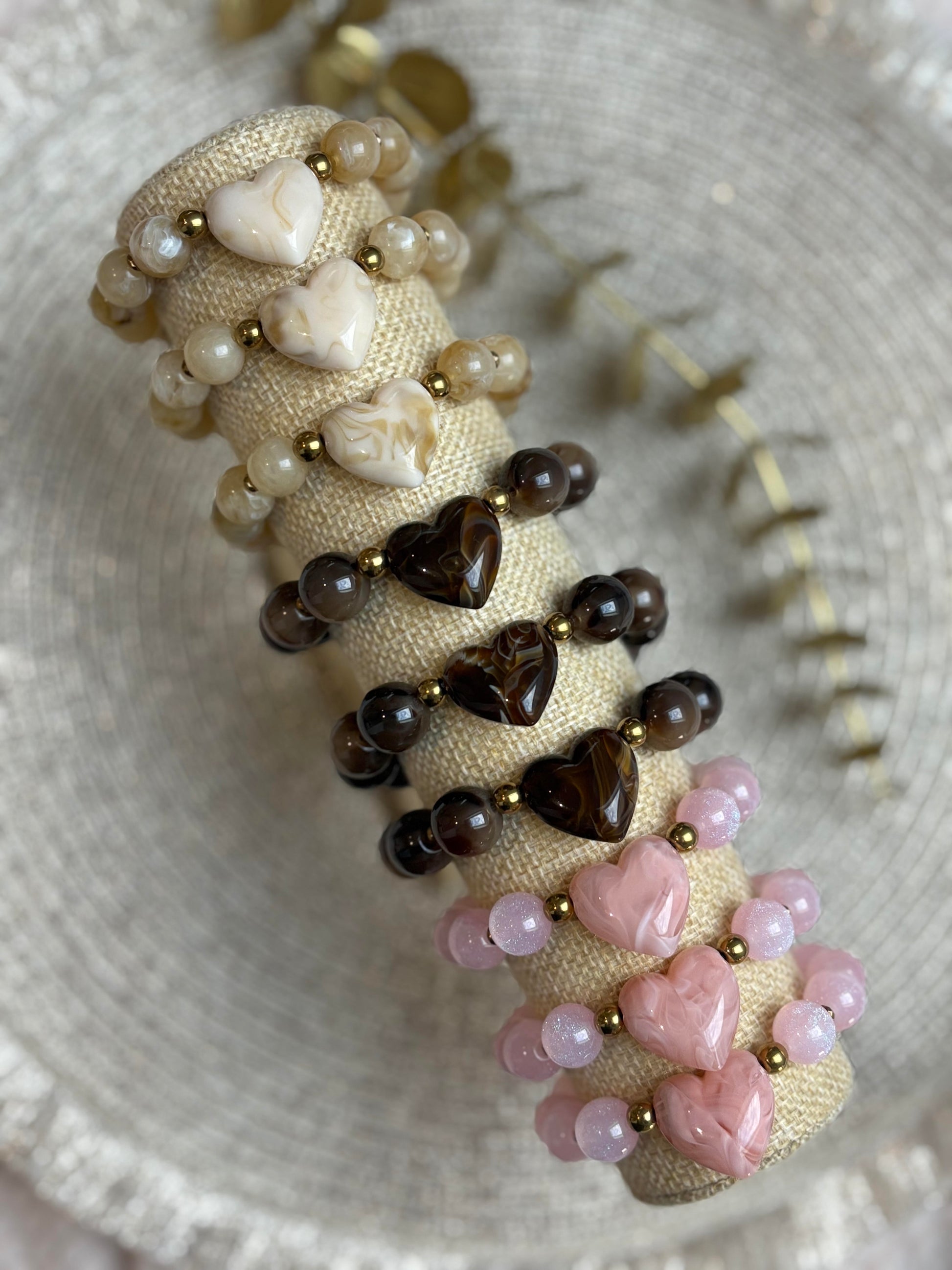 bracelet en perles acryliques avec coeur - bijoux femme fait main