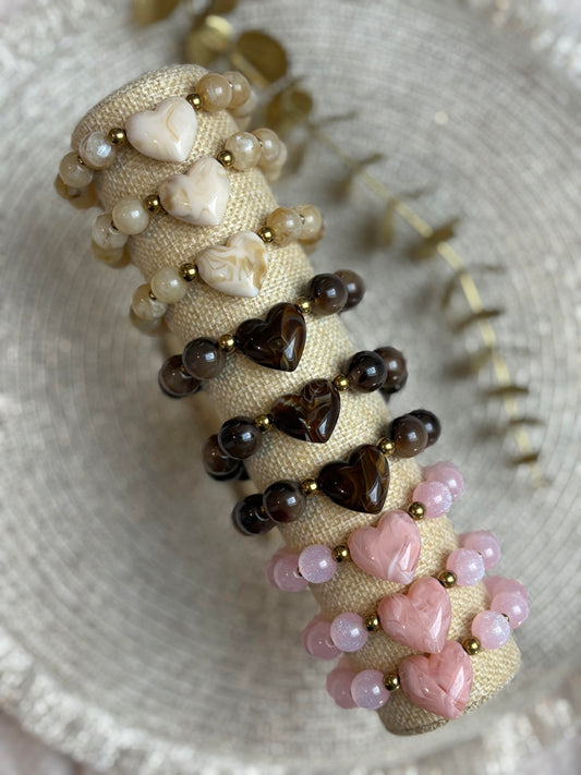 bracelet en perles acryliques avec coeur - bijoux femme fait main