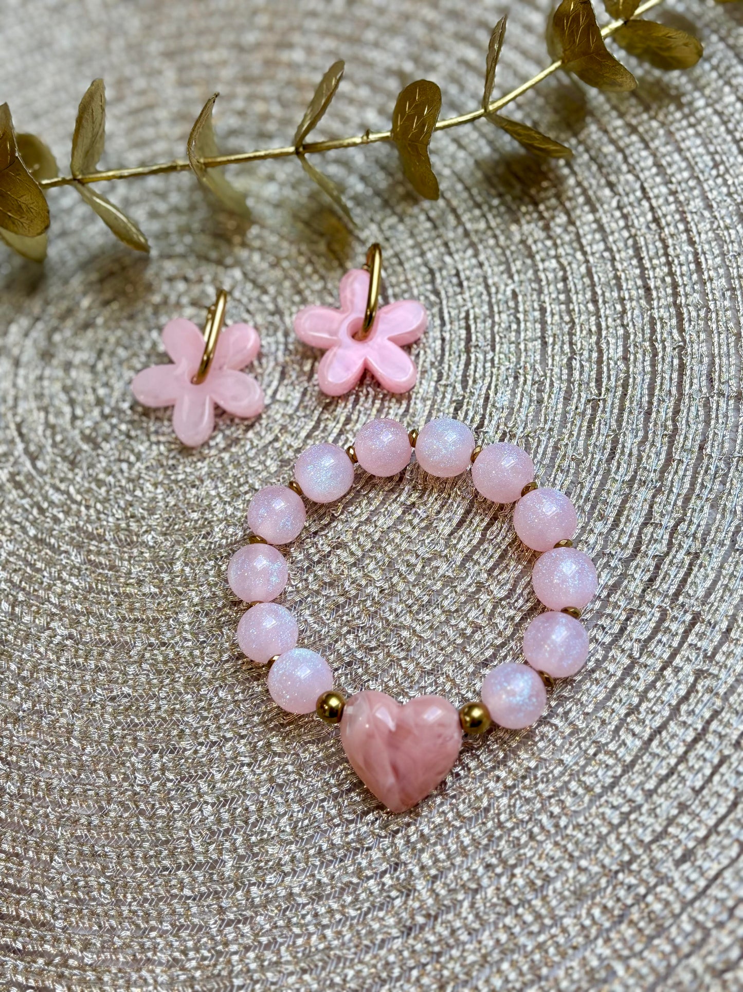 bracelet en perles acryliques avec coeur - bijoux femme fait main - cadeau femme saint valentin