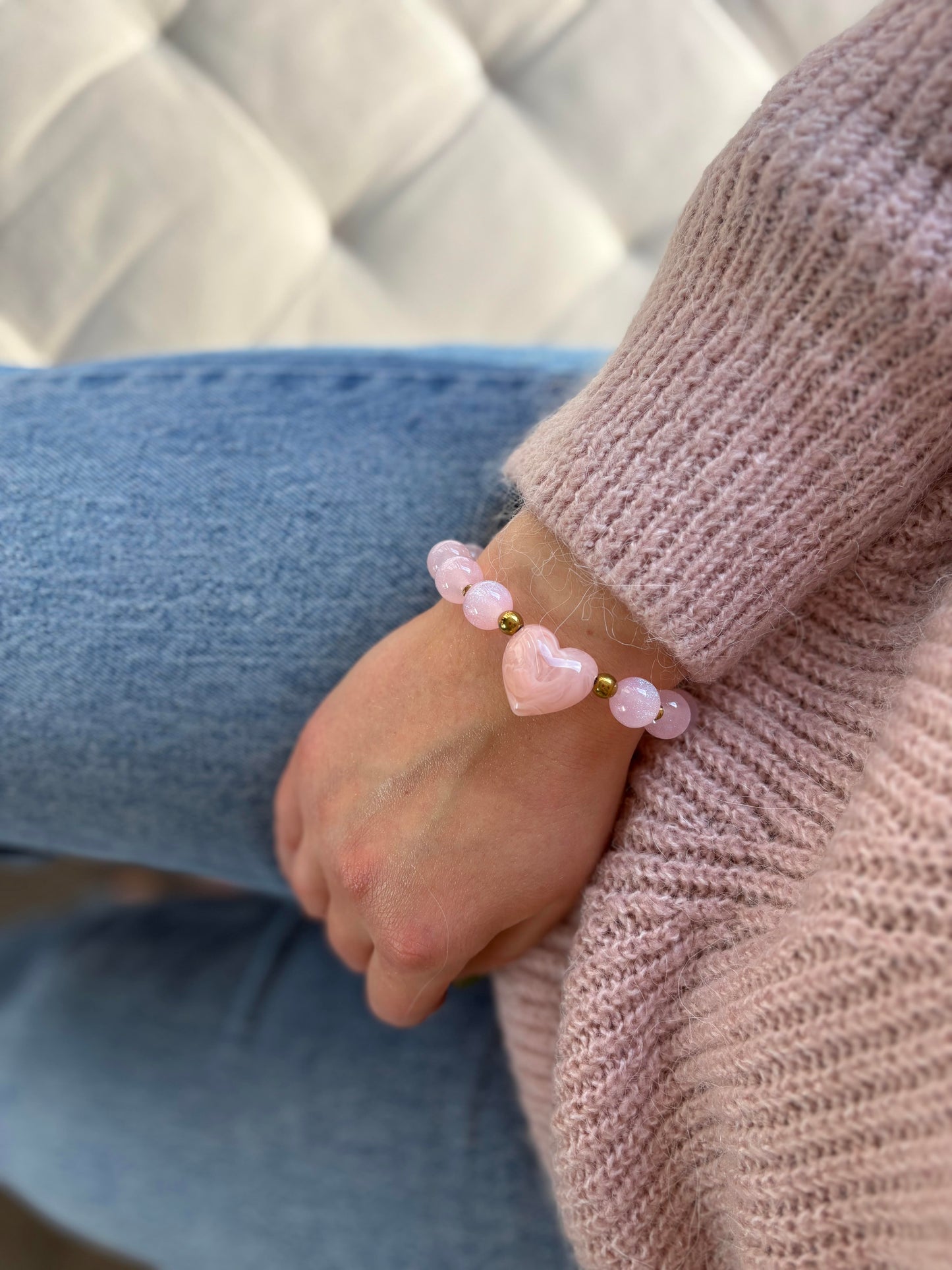 bracelet en perles acryliques avec coeur - bijoux femme fait main - cadeau femme saint valentin