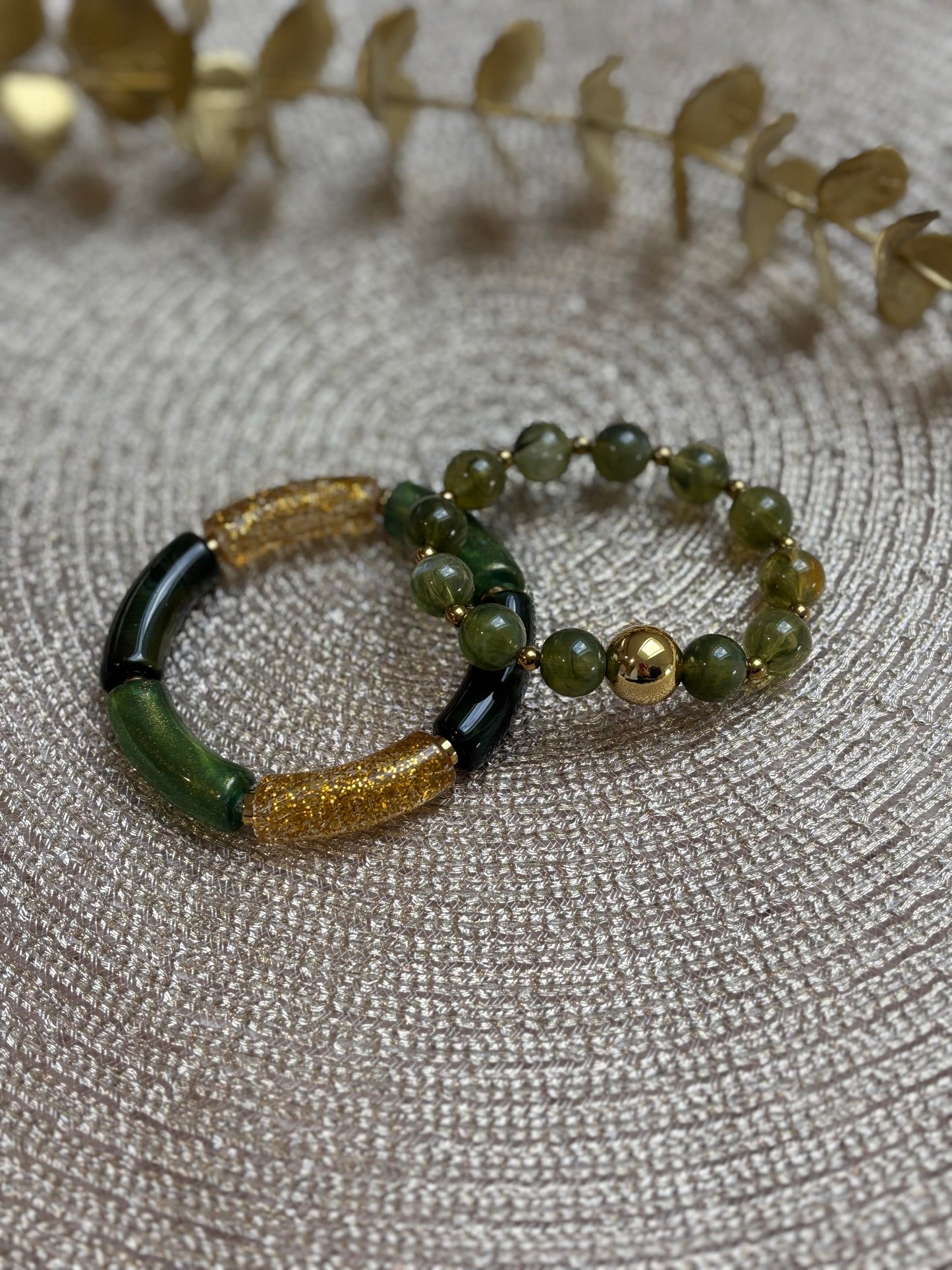 bracelet tube elastique vert à paillettes et doré - bijoux femme fait main