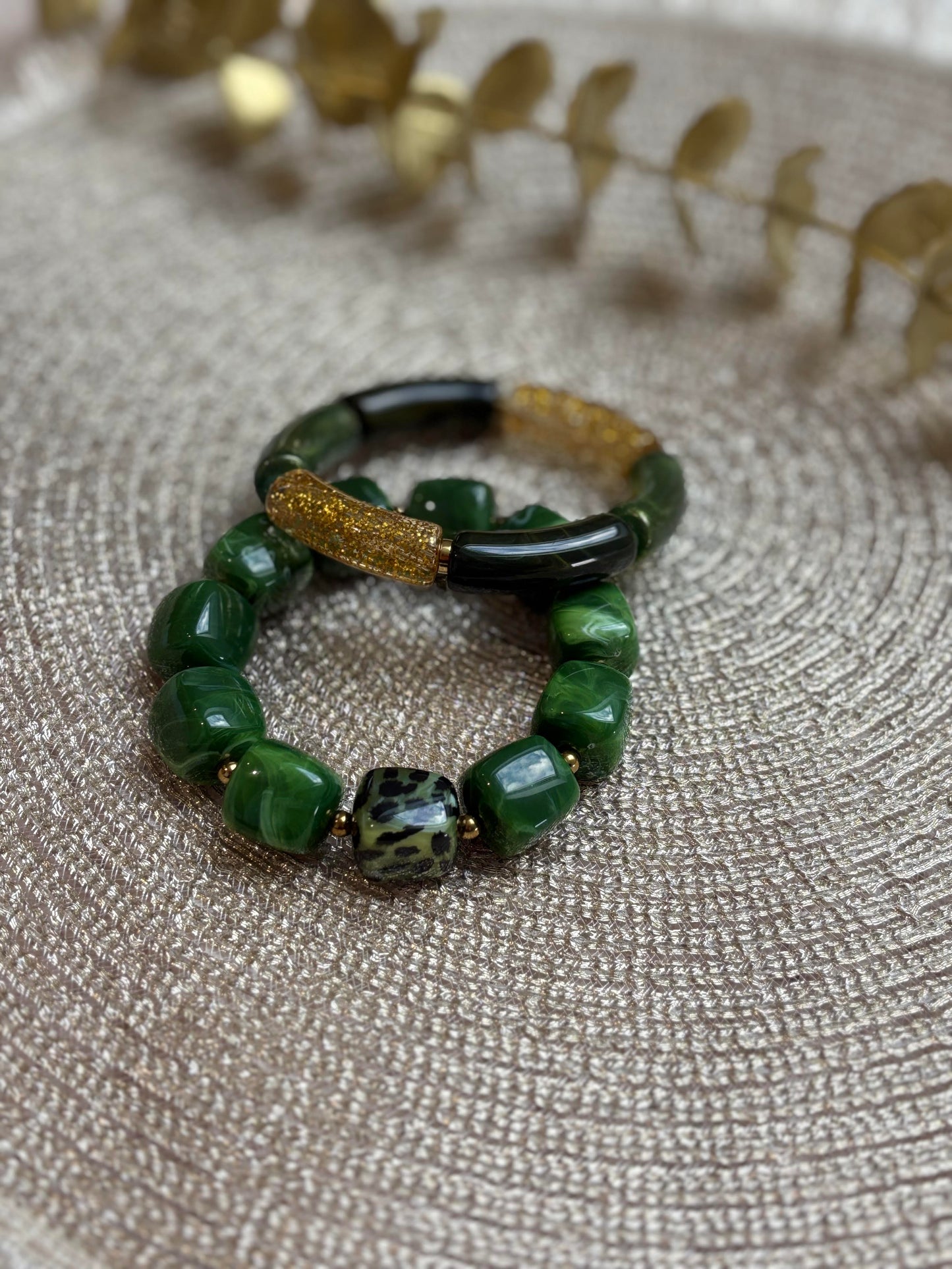 bracelet tube elastique vert à paillettes et doré - bijoux femme fait main