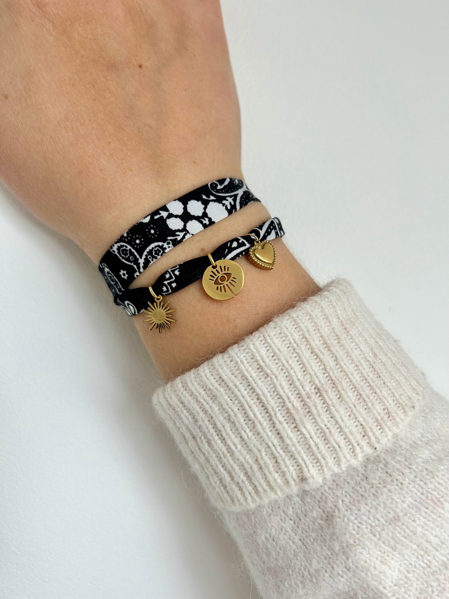 Bracelet bandana noir et breloques en acier inoxydable